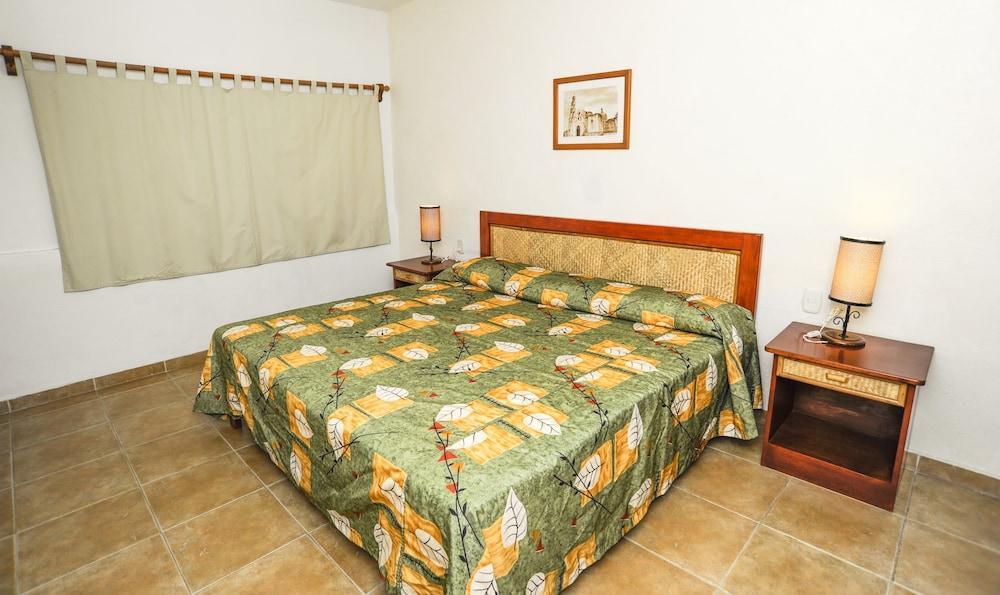 Hotel Suites Ixtapa Plaza Exterior photo
