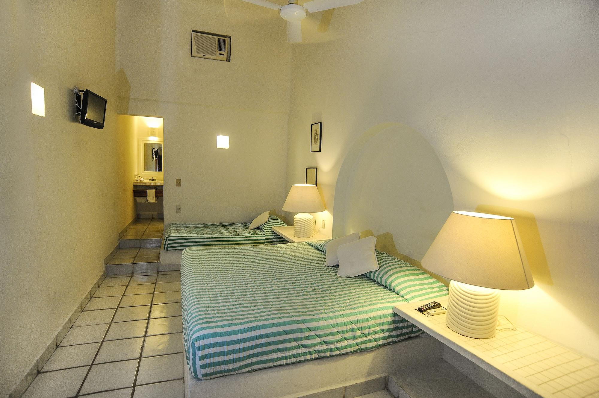 Hotel Suites Ixtapa Plaza Exterior photo