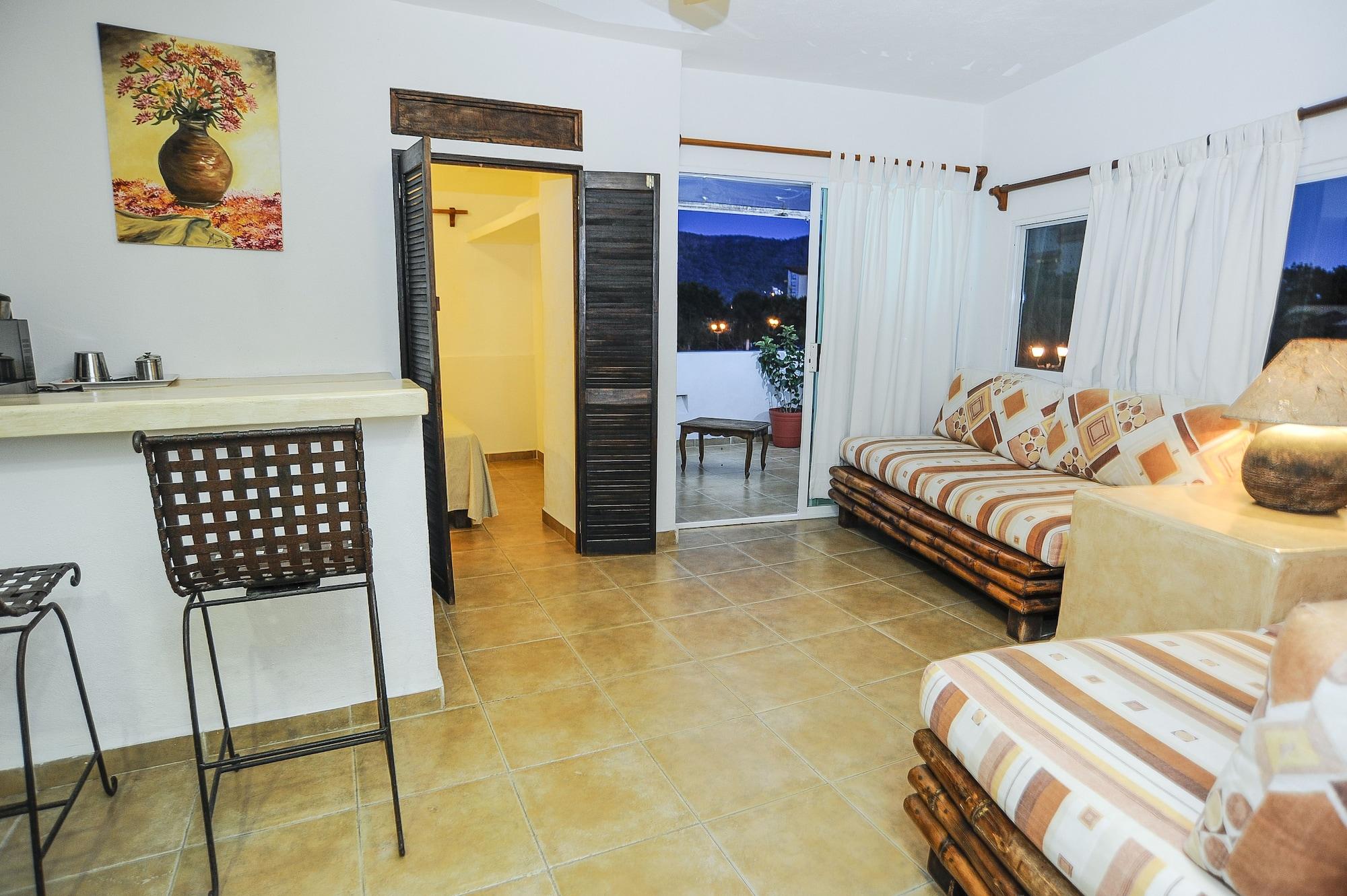 Hotel Suites Ixtapa Plaza Exterior photo